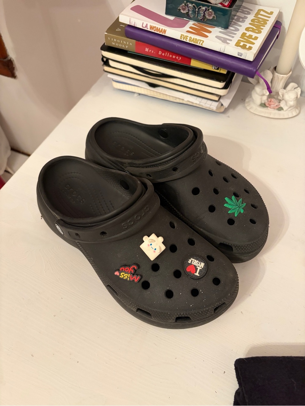 Women Black Croc platform Clogs with Fun Charms